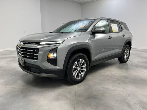 Used 2025 Chevrolet Equinox LT AWD/4WD image 4