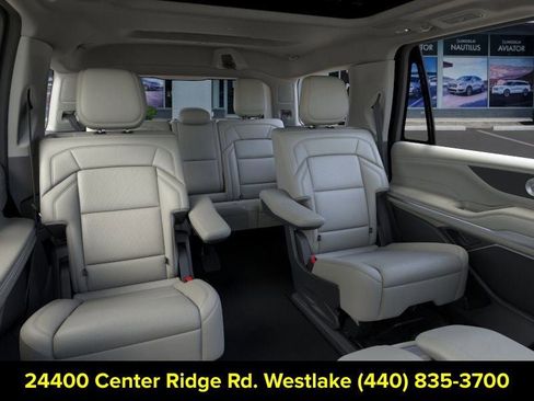 New 2026 Lincoln Navigator Reserve w/ Jet Appearance Package AWD/4WD image 11