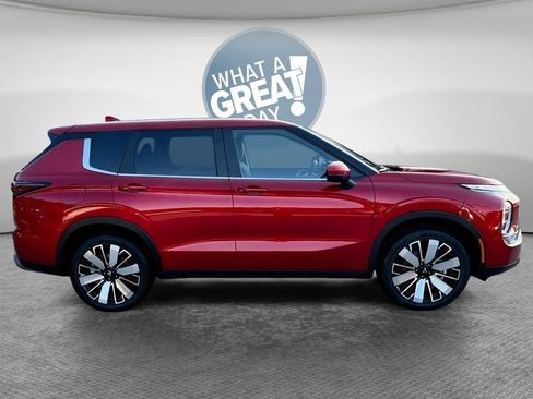 New 2025 Mitsubishi Outlander SE image 9
