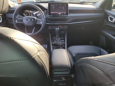 Used 2023 Jeep Compass Latitude w/ Convenience Group AWD/4WD image 16