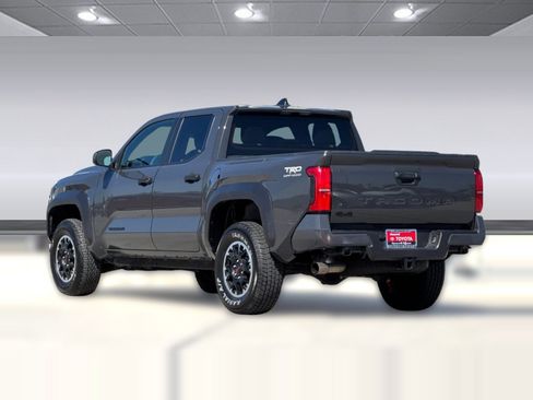 Used 2025 Toyota Tacoma TRD Off-Road AWD/4WD image 7