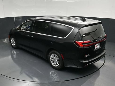 Certified 2023 Chrysler Pacifica Touring-L FWD image 54