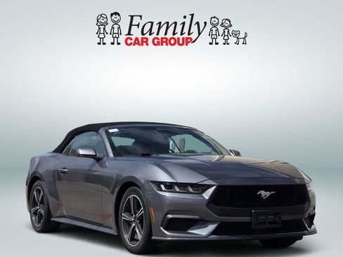 Used 2024 Ford Mustang Convertible RWD image 2