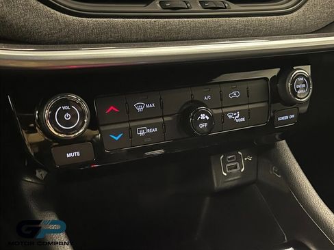 Used 2023 Jeep Compass Latitude image 14