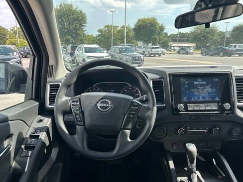 Used 2024 Nissan Frontier SV w/ Technology Package RWD image 18