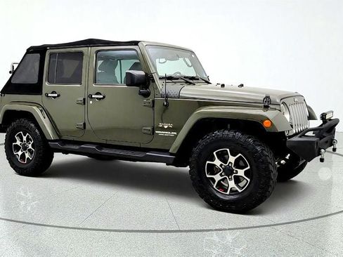 Used 2016 Jeep Wrangler Unlimited Sahara w/ Dual Top Group AWD/4WD image 3
