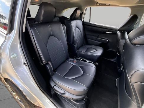 Used 2023 Toyota Highlander XLE FWD image 21