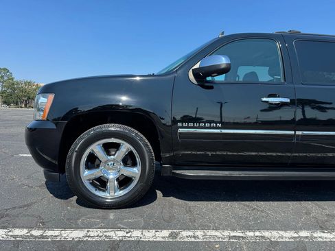 Used 2013 Chevrolet Suburban LTZ image 10