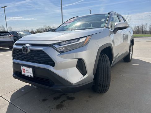 Certified 2025 Toyota RAV4 XLE AWD/4WD image 3