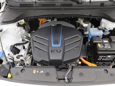 Used 2023 Hyundai Kona SE w/ Cargo Package image 28