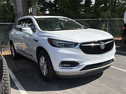 Used 2020 Buick Enclave Essence w/ Sound and Sites Package FWD image 3