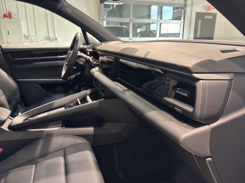 Used 2025 Porsche Macan 4 Electric image 35