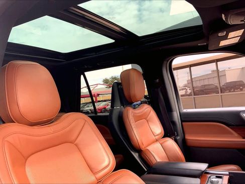 Used 2018 Lincoln Navigator L Reserve w/ Technology Package image 13