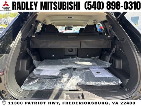 New 2026 Mitsubishi Outlander SE image 14