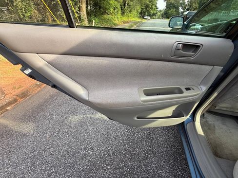 Used 2002 Toyota Camry LE FWD image 11