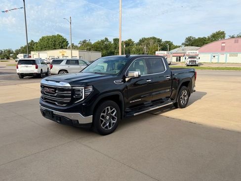 Used 2024 GMC Sierra 1500 SLT w/ SLT Premium Plus Package AWD/4WD image 8