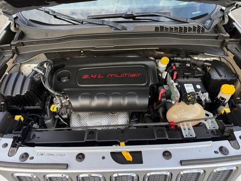 Used 2016 Jeep Renegade Limited image 20