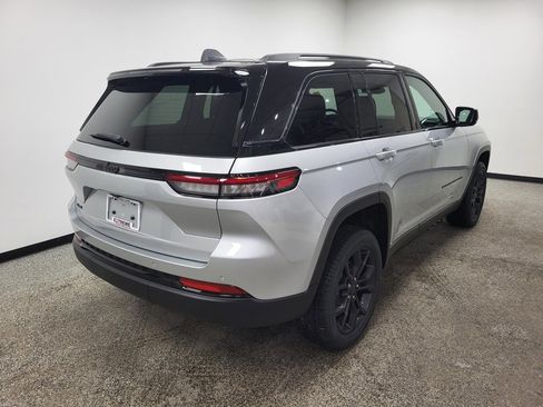 New 2025 Jeep Grand Cherokee Limited image 22