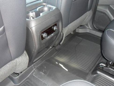 New 2026 Chevrolet Traverse LT w/ Midnight/Sport Edition AWD/4WD image 13