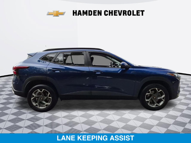 Used 2024 Chevrolet Trax LT w/ LT Convenience Package FWD image 2