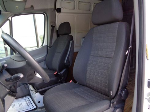 Used 2016 Mercedes-Benz Sprinter 2500 image 9