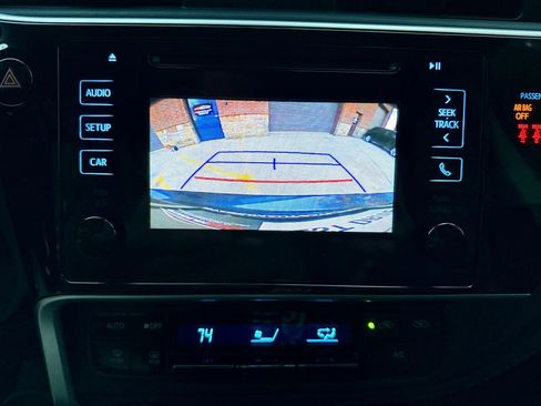 Used 2018 Toyota Corolla SE image 16