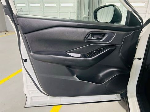 Used 2024 Nissan Rogue S FWD image 24