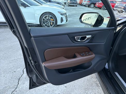 Used 2025 Volvo V60 B5 Cross Country Plus image 5