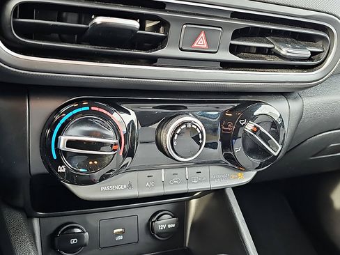 Used 2023 Hyundai Kona SEL image 16