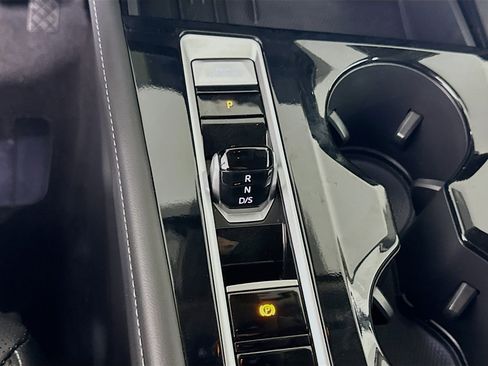 Used 2025 Volkswagen Atlas SE image 24