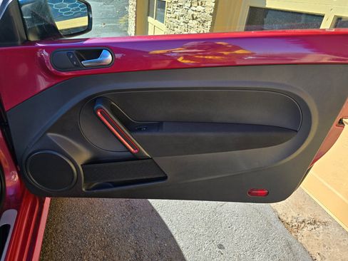 Used 2017 Volkswagen Beetle #PinkBeetle image 18