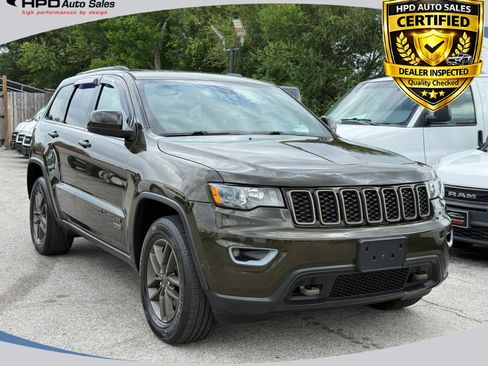 Used 2017 Jeep Grand Cherokee Laredo AWD/4WD image 1