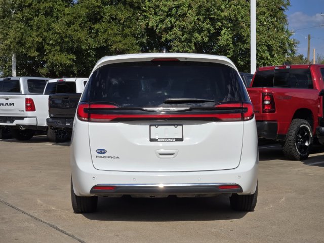 Certified 2024 Chrysler Pacifica Touring-L FWD image 6