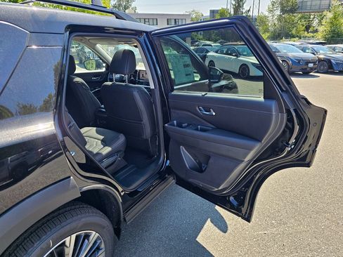 New 2026 Nissan Pathfinder Platinum w/ Cargo Package AWD/4WD image 26