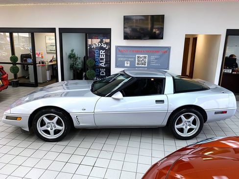 Used 1996 Chevrolet Corvette Coupe RWD image 4