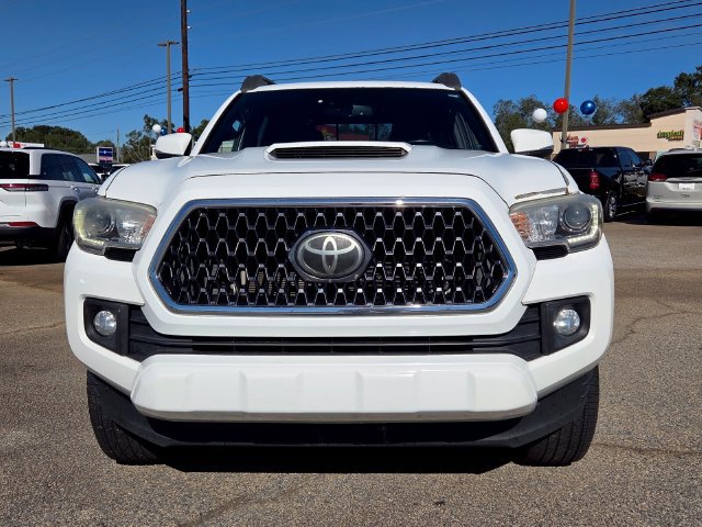 Used 2018 Toyota Tacoma TRD Sport w/ Technology Package RWD image 2