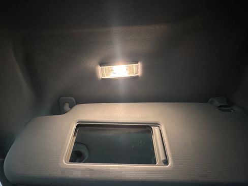 Used 2012 Volkswagen Golf 4-Door image 16