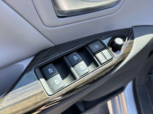 Used 2020 Toyota Sienna XLE image 9