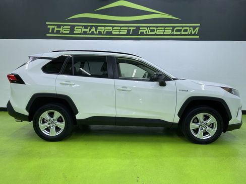 Used 2021 Toyota RAV4 LE image 10