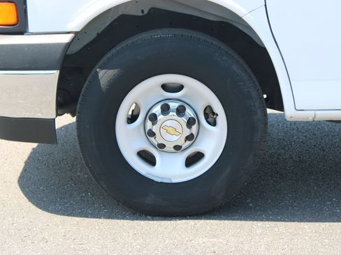 Used 2024 Chevrolet Express 3500 LT w/ LT Preferred Equipment Group RWD image 17