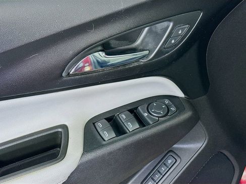 Used 2018 Chevrolet Equinox Premier image 18
