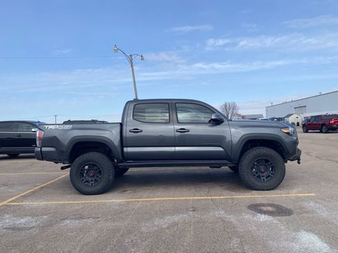 Used 2023 Toyota Tacoma TRD Off-Road w/ Advanced Technology Package image 8