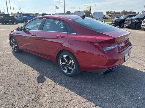 Certified 2023 Hyundai Elantra Limited w/ Preferred Accessory Package image 4