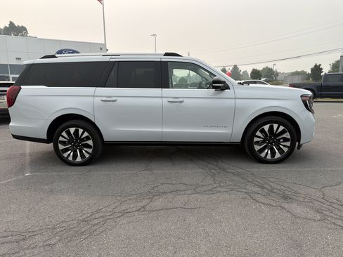 Used 2025 Ford Expedition Max Platinum w/ Driver's Package AWD/4WD image 2
