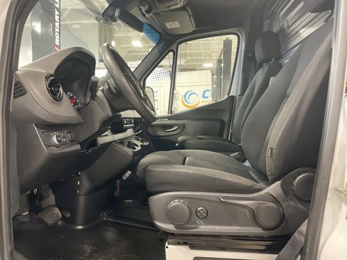 Used 2019 Mercedes-Benz Sprinter 144 image 31