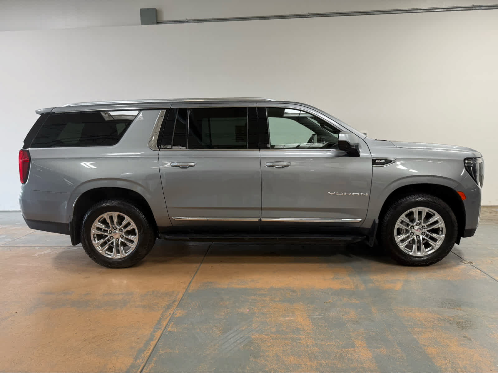 Used 2023 GMC Yukon XL SLT AWD/4WD image 5