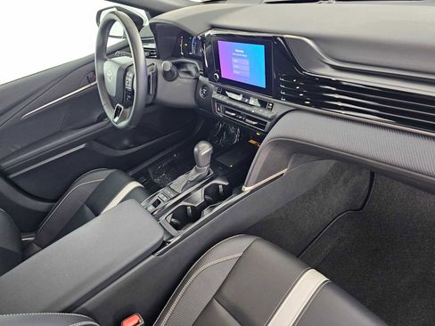 Used 2025 Toyota Camry SE image 11
