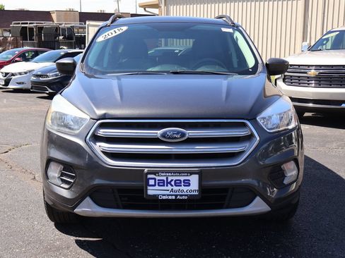 Used 2018 Ford Escape SE FWD image 3