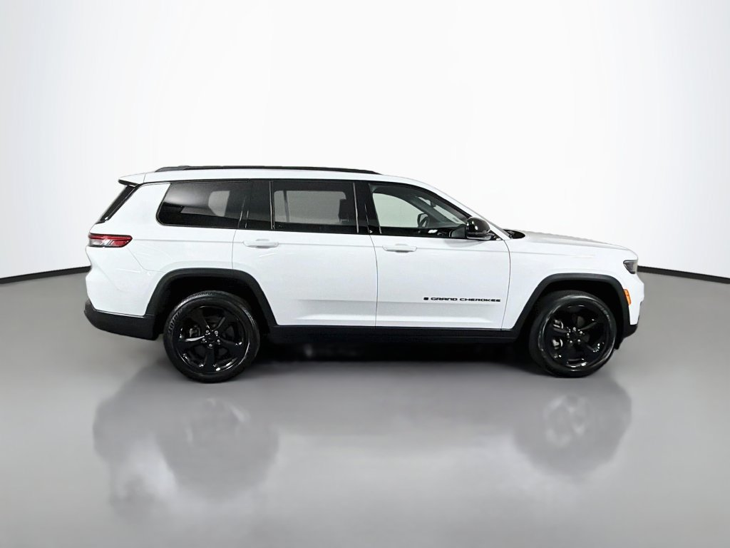 Used 2023 Jeep Grand Cherokee L Altitude AWD/4WD image 8