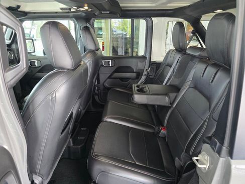 Used 2023 Jeep Wrangler Unlimited Sahara AWD/4WD image 38